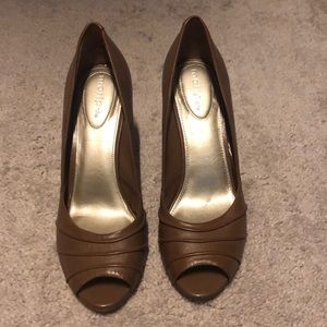 Light brown leather high heels